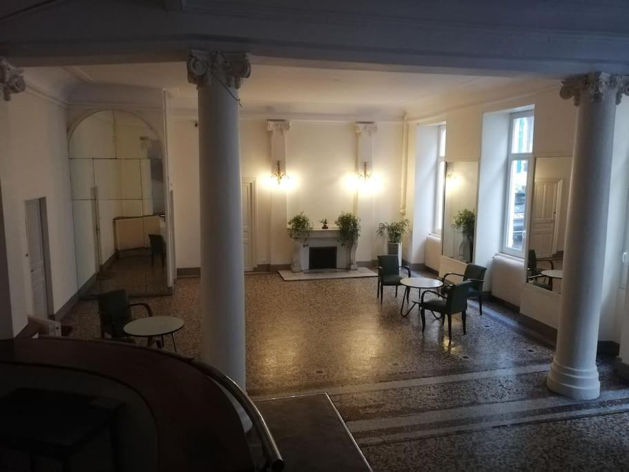 Апартаменти Le Nid Douillet Splendide Linge Fourni Ла-Бурбуль Екстер'єр фото